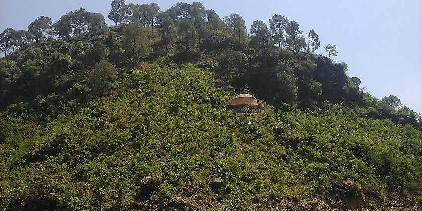 Visit the Shivkhori temple during October to March when the weather is cool and pleasant