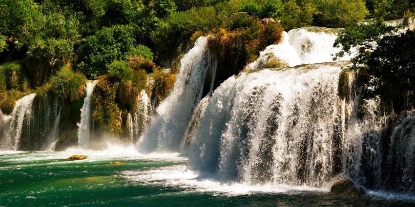 Aruvikkachal Waterfalls is a mesmerising sight to behold in Kerala with its cascading streams