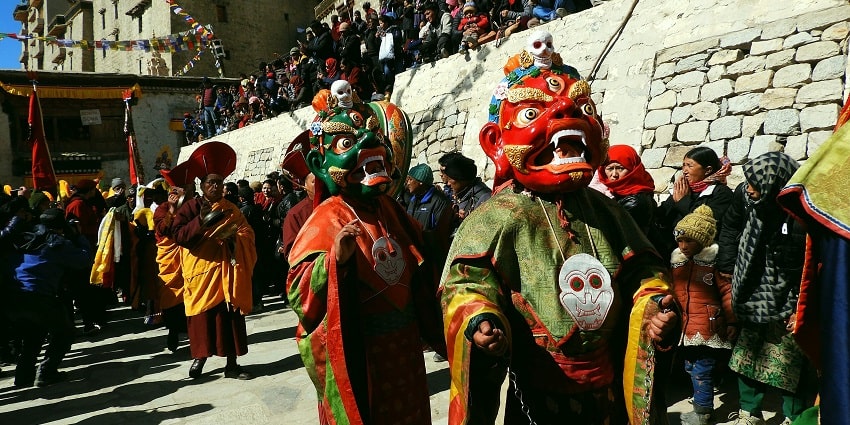 Celebration with colourful masks and lively processions - festivals in Jammu and Kashmir