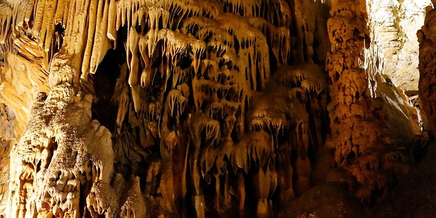 Caves in Andaman are best to explore during the dry season as it can be slippery in the monsoons