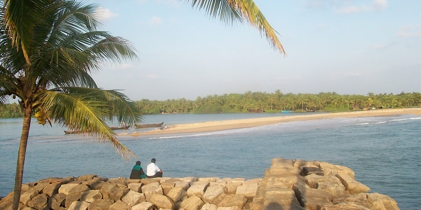 Payyoli Beach, with a rich natural and cultural backdrop, is an amazing option for your vacation.