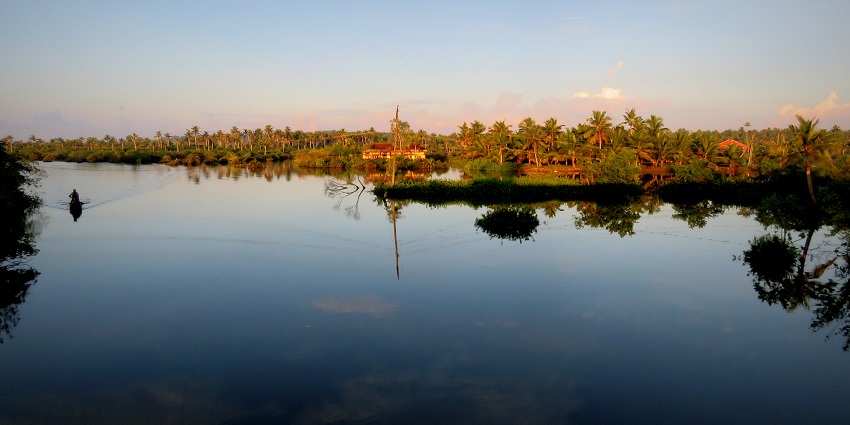 Move to explore the famous Waterfalls, which is located in Kollam district, Kerala.
