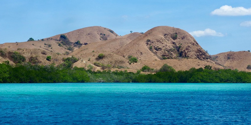While exploring South Button National Park, do go for a visit to Long Island.