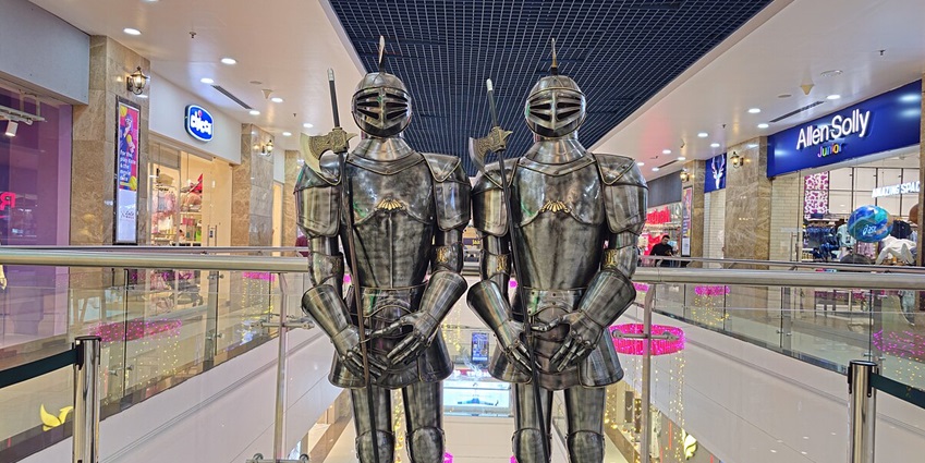 One of the best places to visit in Kochi at night is the Lulu Mall for various activities.