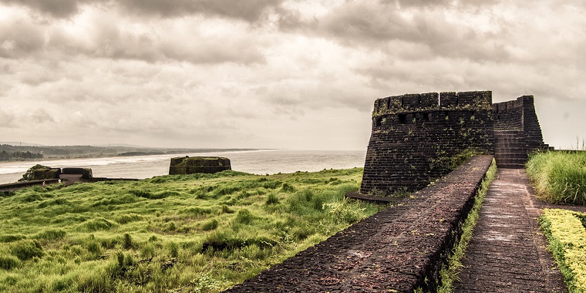 Explore the crowning glory of Bekal, called Bekal Fort for an enchanting experience.