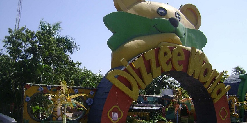 Entrance of MGM Dizzee World in Chennai- the park with the famous “Jurong Bird Show”