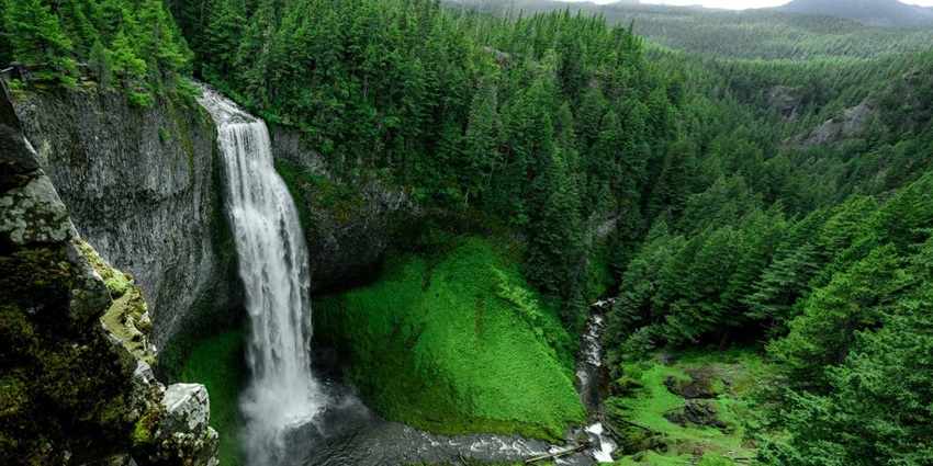 Madari Kundu Waterfall is one of the most enchanting Karuvarakundu Waterfalls for all.