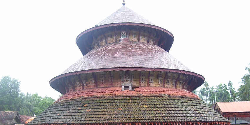 Known for its unique Kerala style and Madhur Bedi festival, this temple has a serene vibe.
