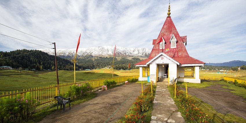 The Maharani Temple is one of the best places to visit in Jammu and Kashmir in September.