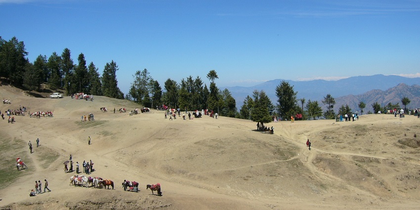 View of Mahasu Peak in Kufri, offering panoramic mountain vistas in Kufri, Shimla