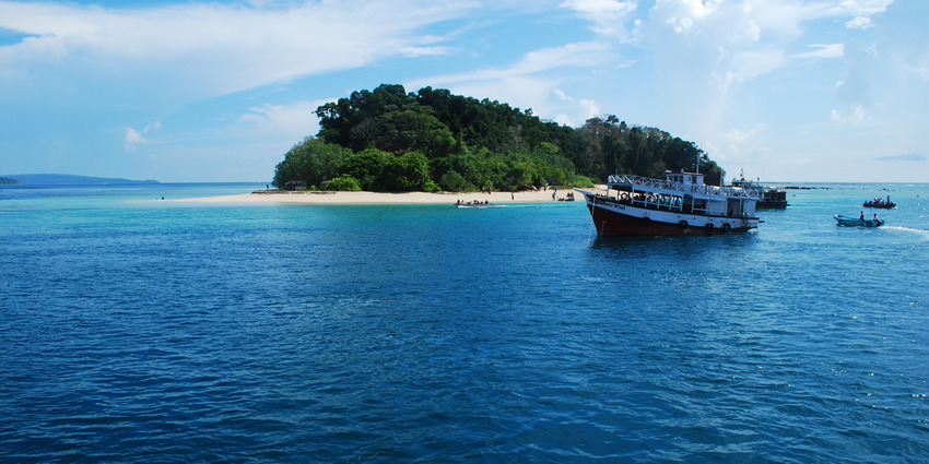 A famous attraction near Viper Island, Mahatma Gandhi Marine National Park in Port Blair.