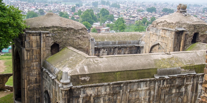 Built in traditional Kashmiri style, this is one of the most popular mosques in Srinagar.