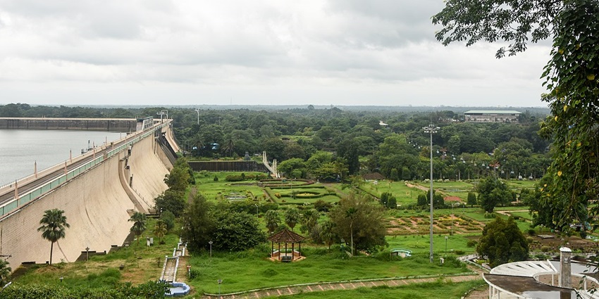 Scenic picture of the iconic Malampuzha Dam and Garden near Palakakd