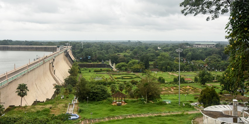 Explore the Malampuzha Dam and Garden on a sunny day - Places to visit near Palakkad