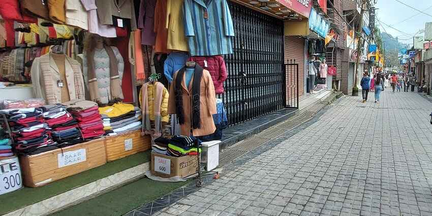Indulging in a shopping spree at Mall Road is one of the best things to do in Nahan.