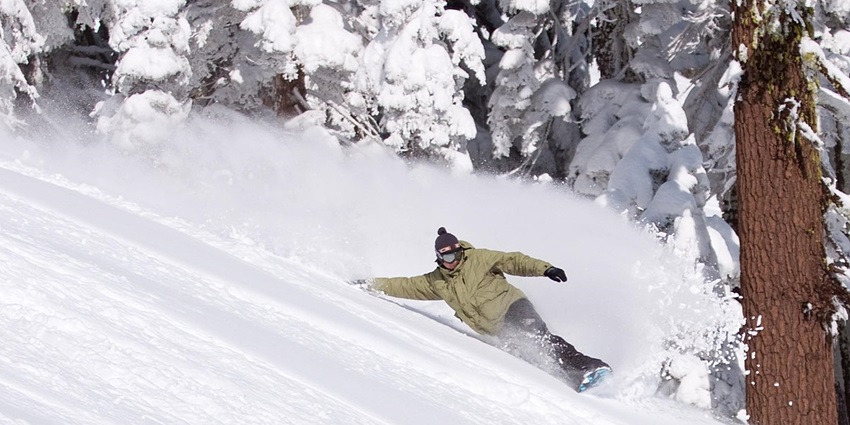 Man snowboarding - experience thrill, adventure one of the best things to do in Manali