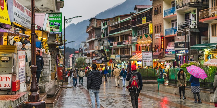On a rainy day people exploring Manali Mall road - one of the best things to do in Manali