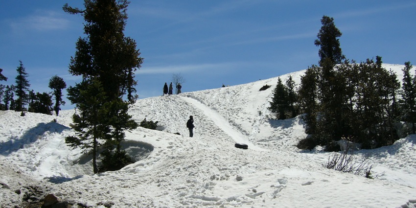-Snow covered hills of Manali, one of the most popular tourist destinations of himachal,