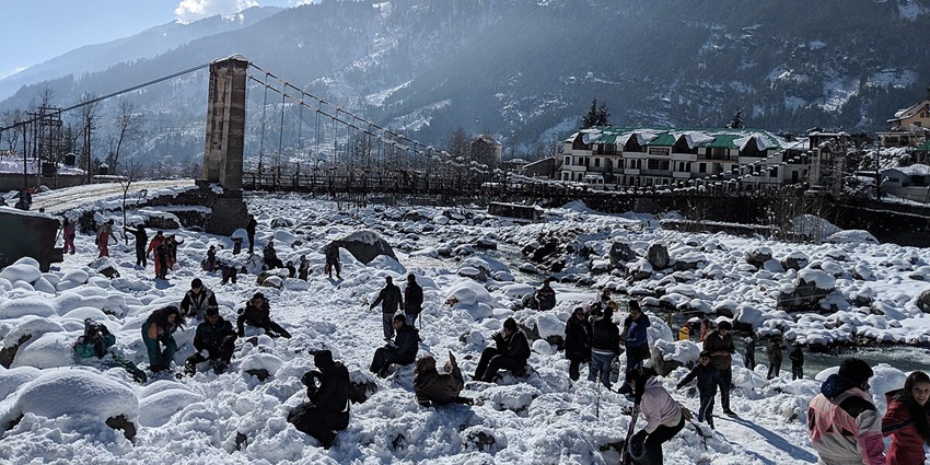 Snows everywhere, attend carnival - one of the ebay things to do in Manali in January