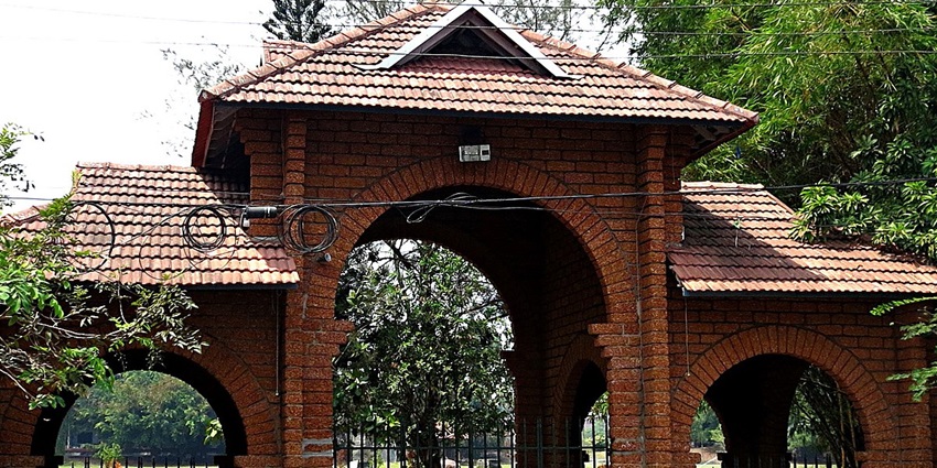 Visit Mananchira Square around Mishkal Mosque to experience serenity, greenery and peace.