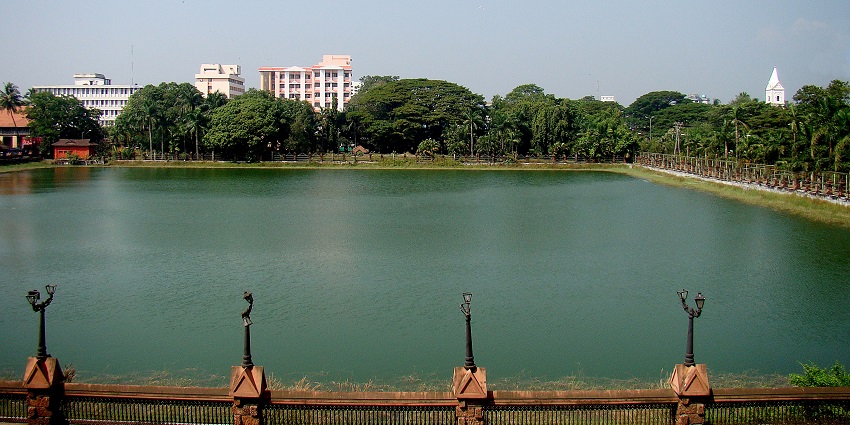Mananchira Square featuring a tranquil pond and greenery - places to visit in Kozhikode