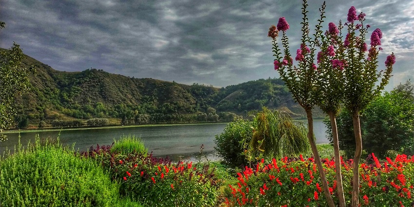 Manasbal is a beautiful fresh water lake in the Ganderbal district of Jammu & Kashmir.