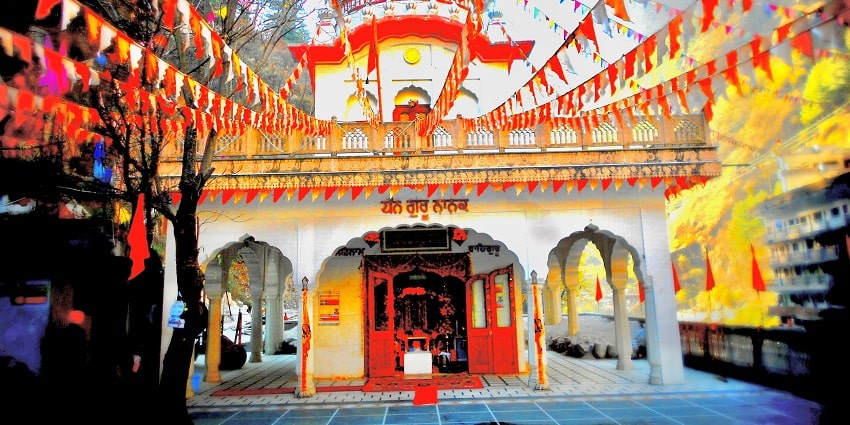 Manikaran Sahib Gurudwara is one of the best attractions near Manali for spiritual people.