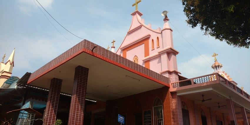 Manjanikkara Dayara enshrines the tomb of Patriarch Ignatius Elias III.