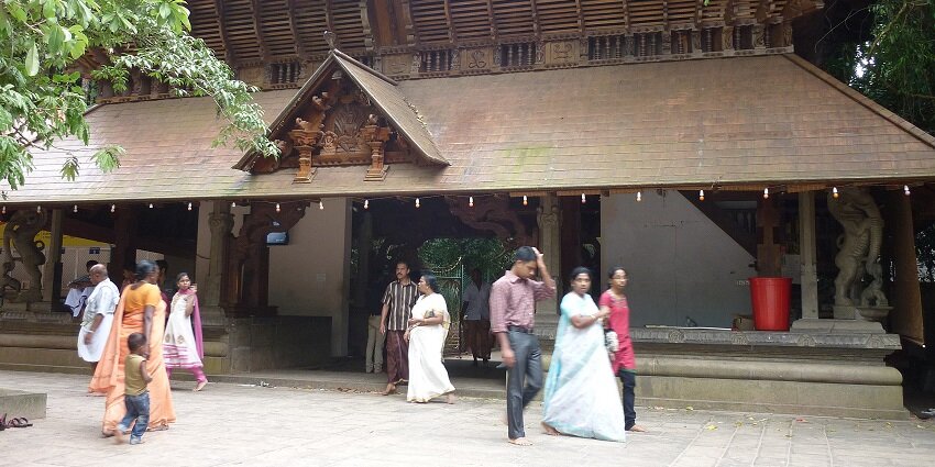 One of the biggest and popular Nagaraja Temples in Kerala is the Mannarashala temple