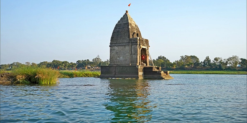 Mantalai Temple is one of the best places to visit in Udhampur for religious souls.