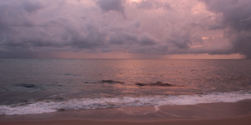 A picture of Marari beach during twilight time