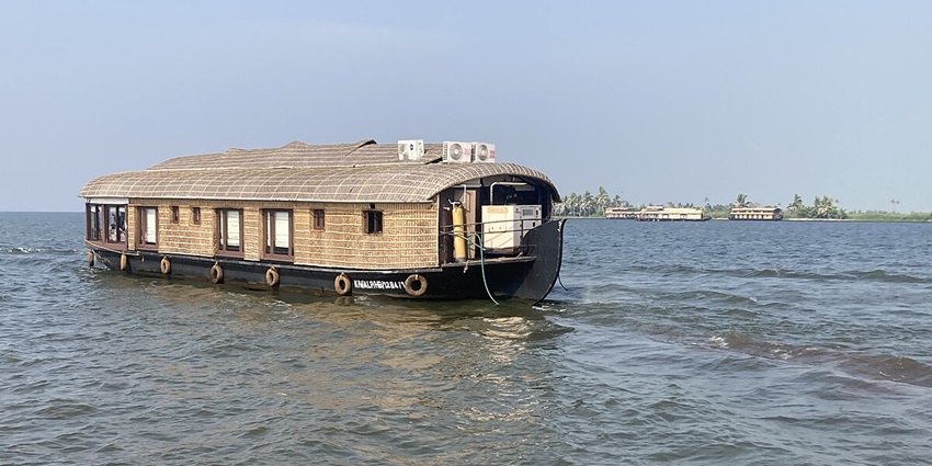 The famous Marari Beach Market is an amazing place for shopping in Alleppey, Kerala