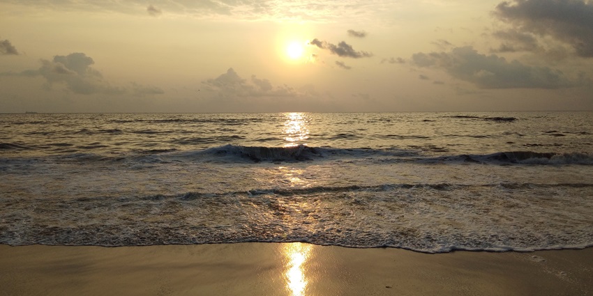 The golden sunset at the Marina Beach makes it one of the picturesque beaches in India