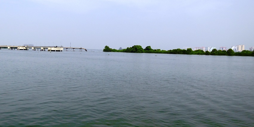 Take a walk with your partner at Marine Drive- Places to visit in Ernakulam for Couples