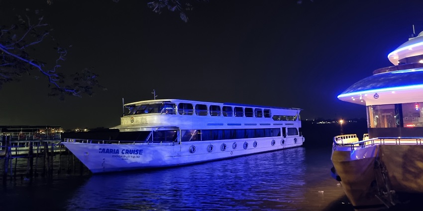 A cruise sailing through the marine drive - a place ideal for fun filled weekends with friends