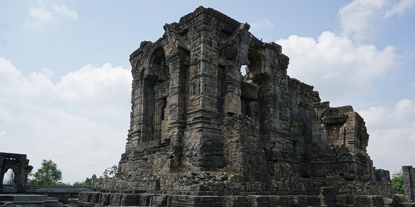 Ruins of the grand Martand Sun Temple with picturesque mountains in the backdrop