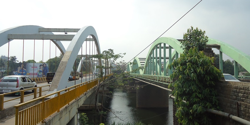 Build in the pre-independence era, the Marthandvarma bridge honours memories of the former king
