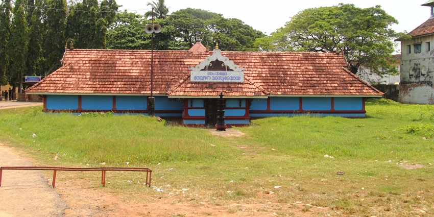 If you are a history buff, visiting the serene Mattancherry Palace is a must-try activity.