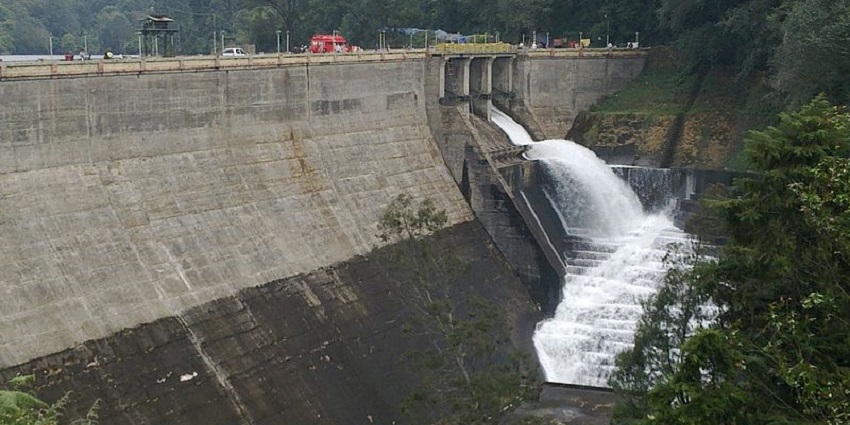 Famous dam near Cheeyappara Waterfalls