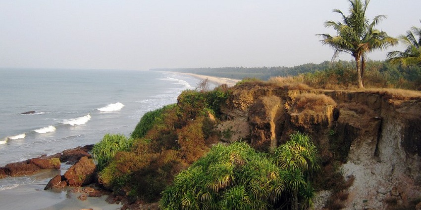 Relax at the shores of Meenkunnu beach - an ideal coastal escape near Thiruvangad temple