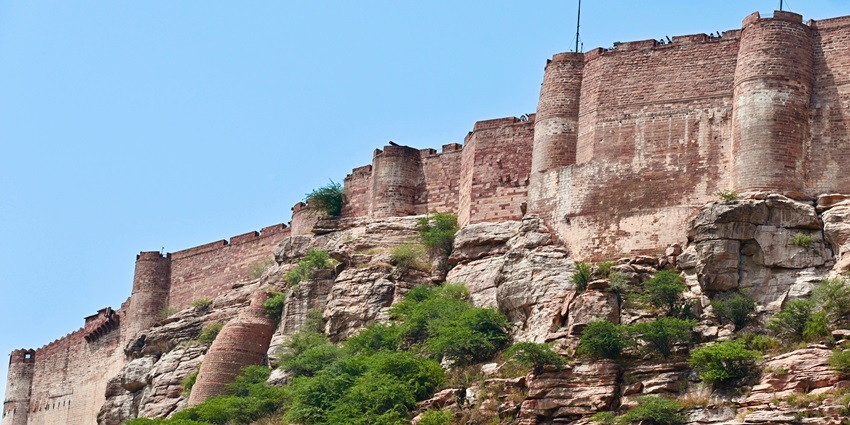 Witness the grandeur, alluring views, and amazing architecture of the forts in India