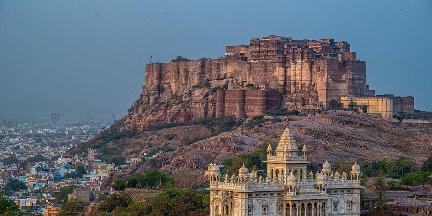 Jodhpur is a city with several popular locations and royal forts & palaces to explore.