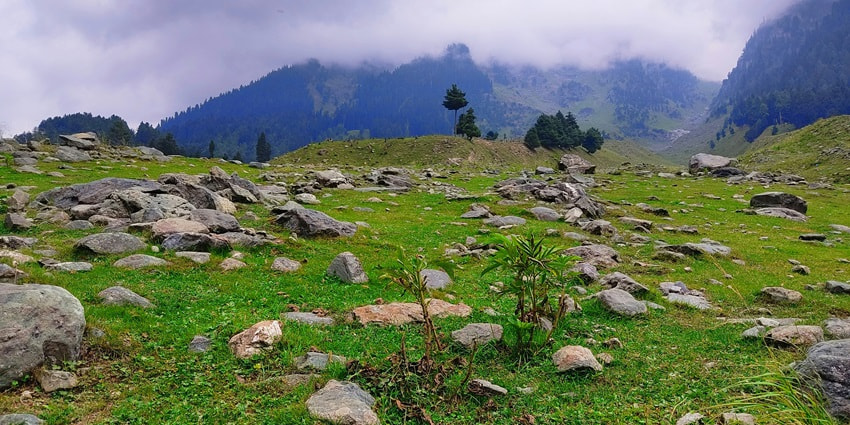Betaab Valley looks astonishing during the winter months when the weather is soothing.