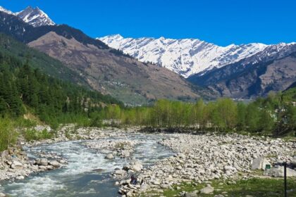 Picturesque view of Manali mountains - one of the best things to do on Manali in January