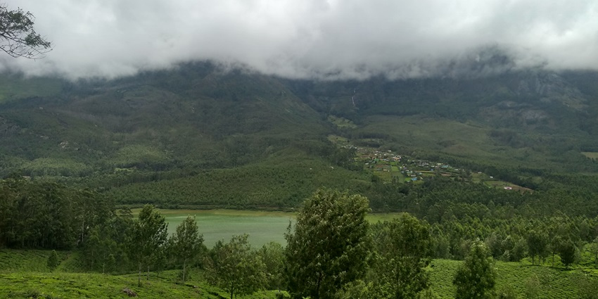 A view of the picturesque Echo Point in Munnar with a lush blanket of greenery all around