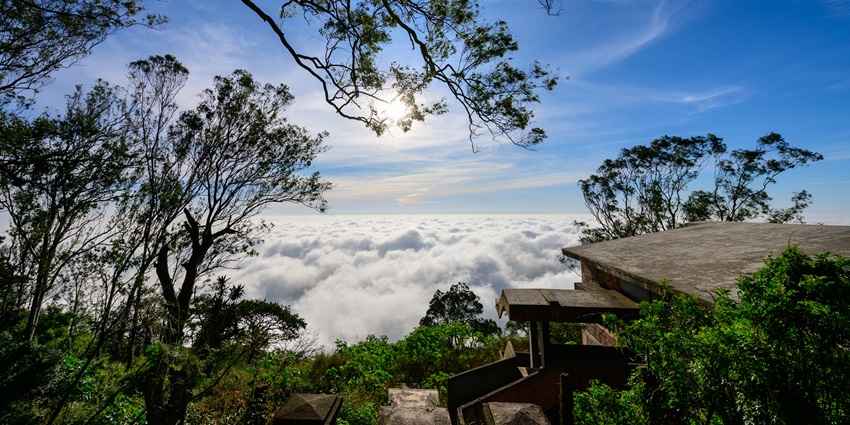 Nandi Hills is known for the Nandi Temple, with the tranquil Nandi Lake, adding to its beauty.
