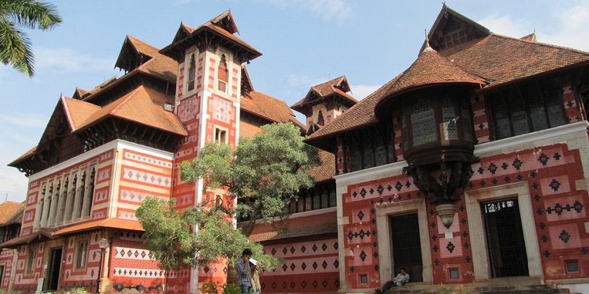 Explore the Indo- Saracenic architecture of the halls of Trivandrum museum
