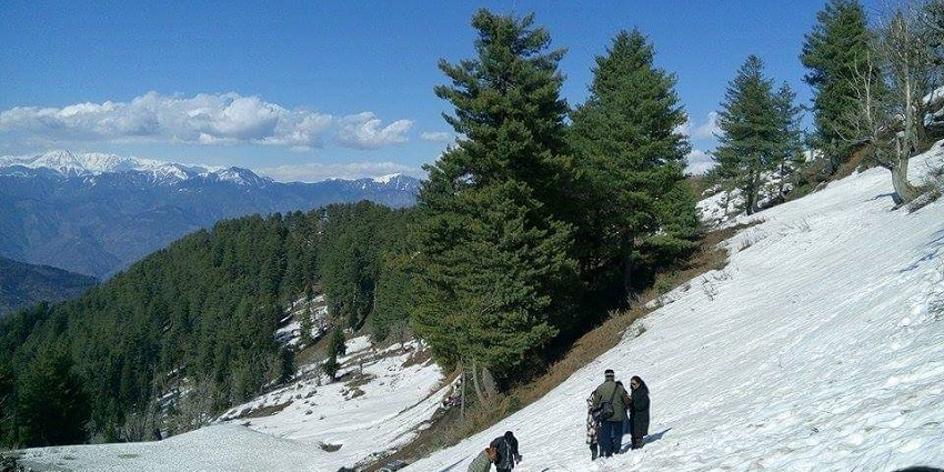 Nathatop is one of the best places to visit in Jammu during winter months to enjoy snow