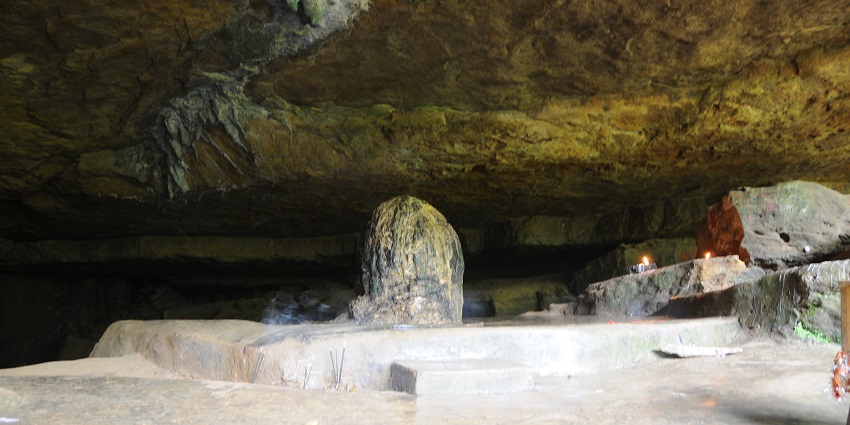 Nature made Shivalinga in Mawjymbuin Cave - places to visit in Mawsynram