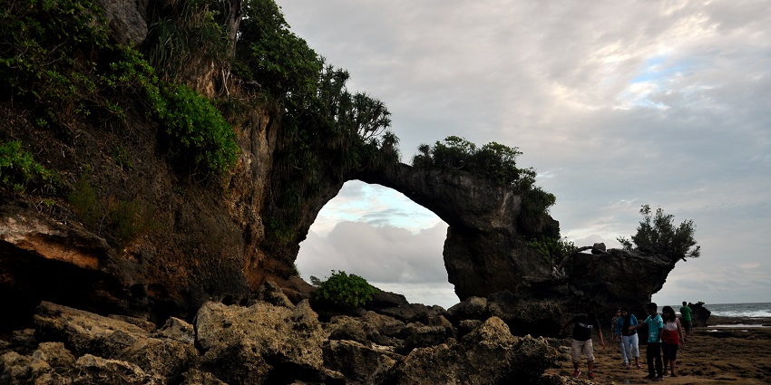 The natural bridge of Neil Island in Andaman with the Sitapur Beach in the backdrop